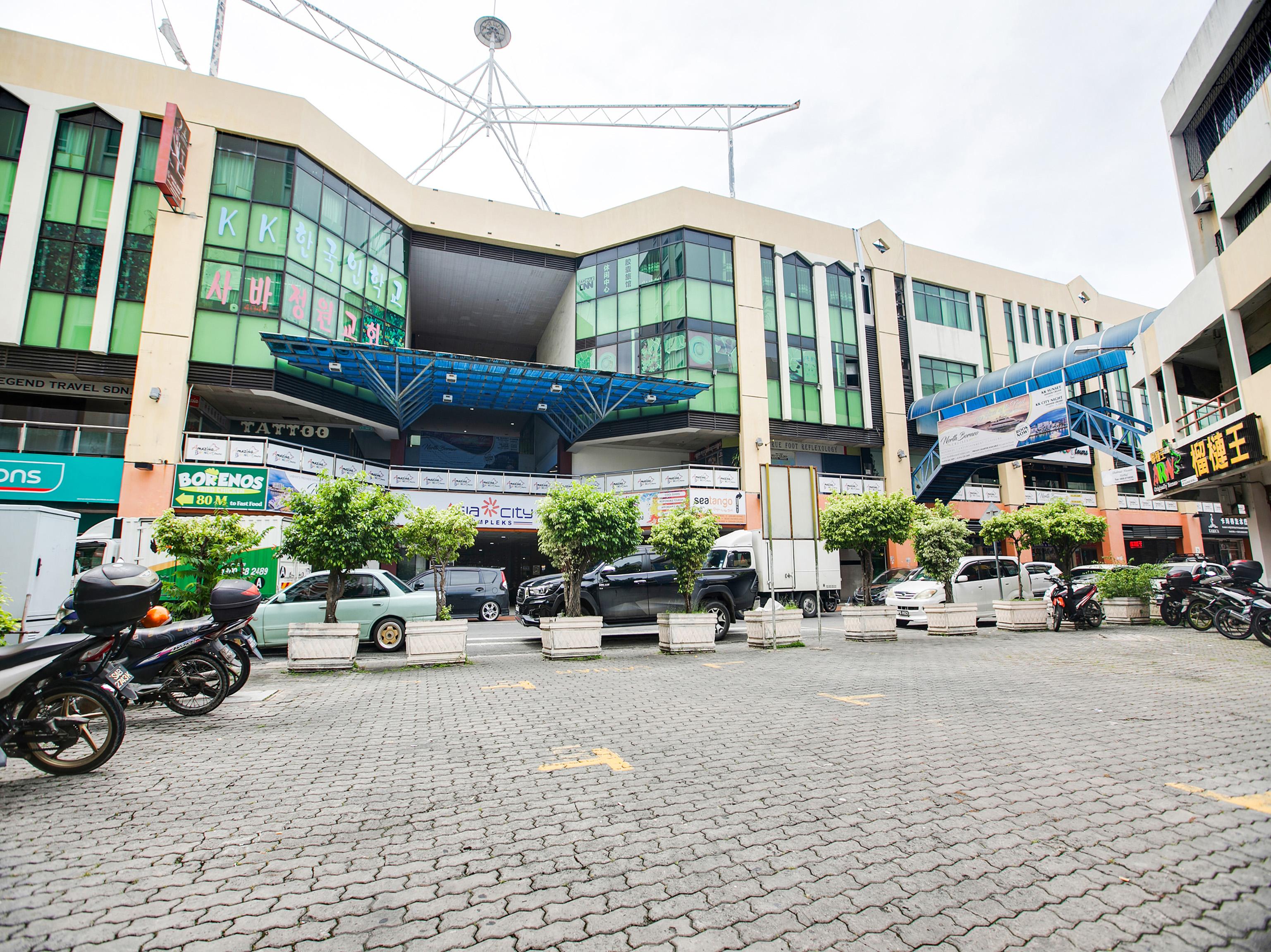 SPOT ON 89726 Capsule Inn Kota Kinabalu Exterior foto