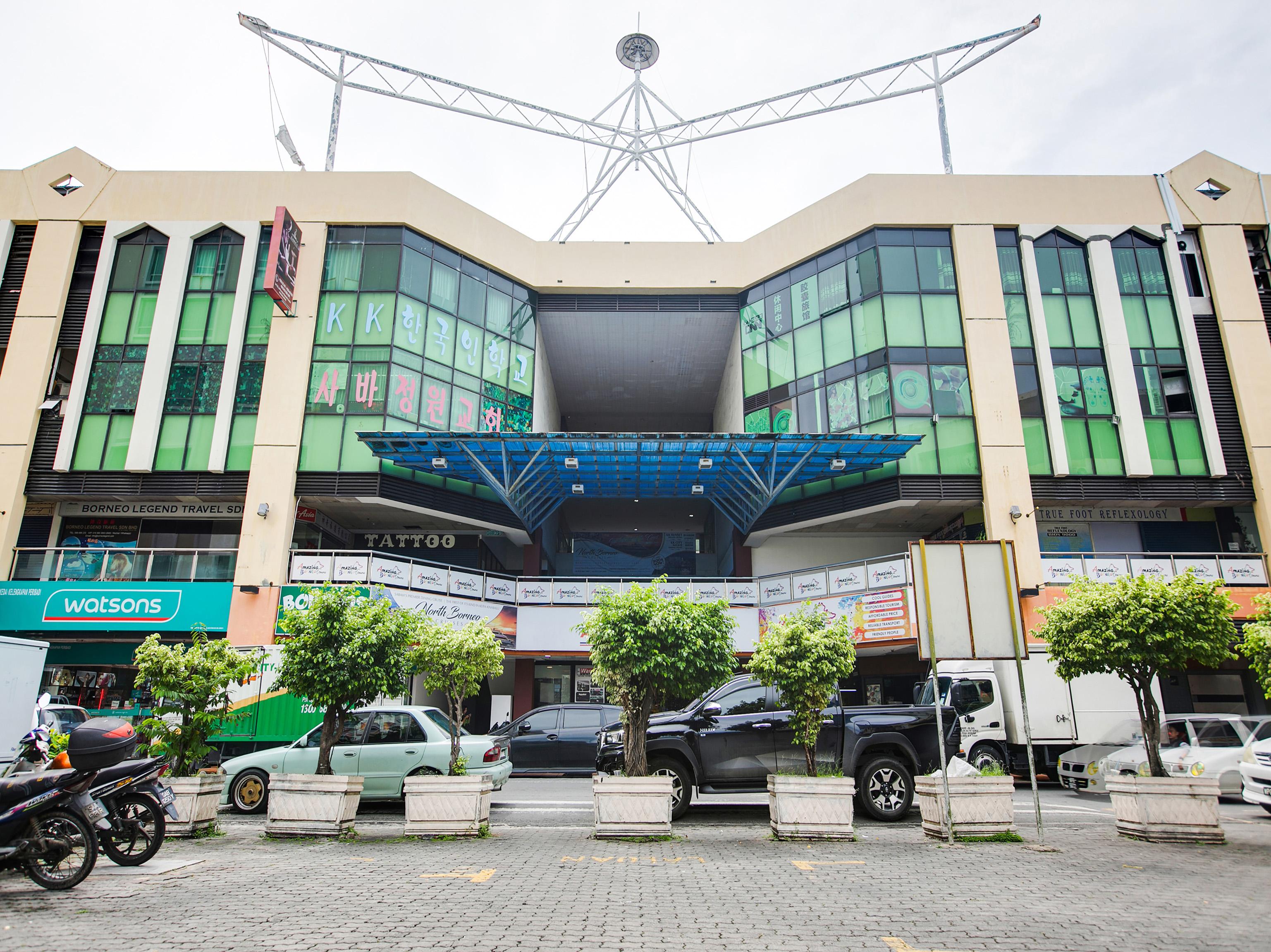 SPOT ON 89726 Capsule Inn Kota Kinabalu Exterior foto