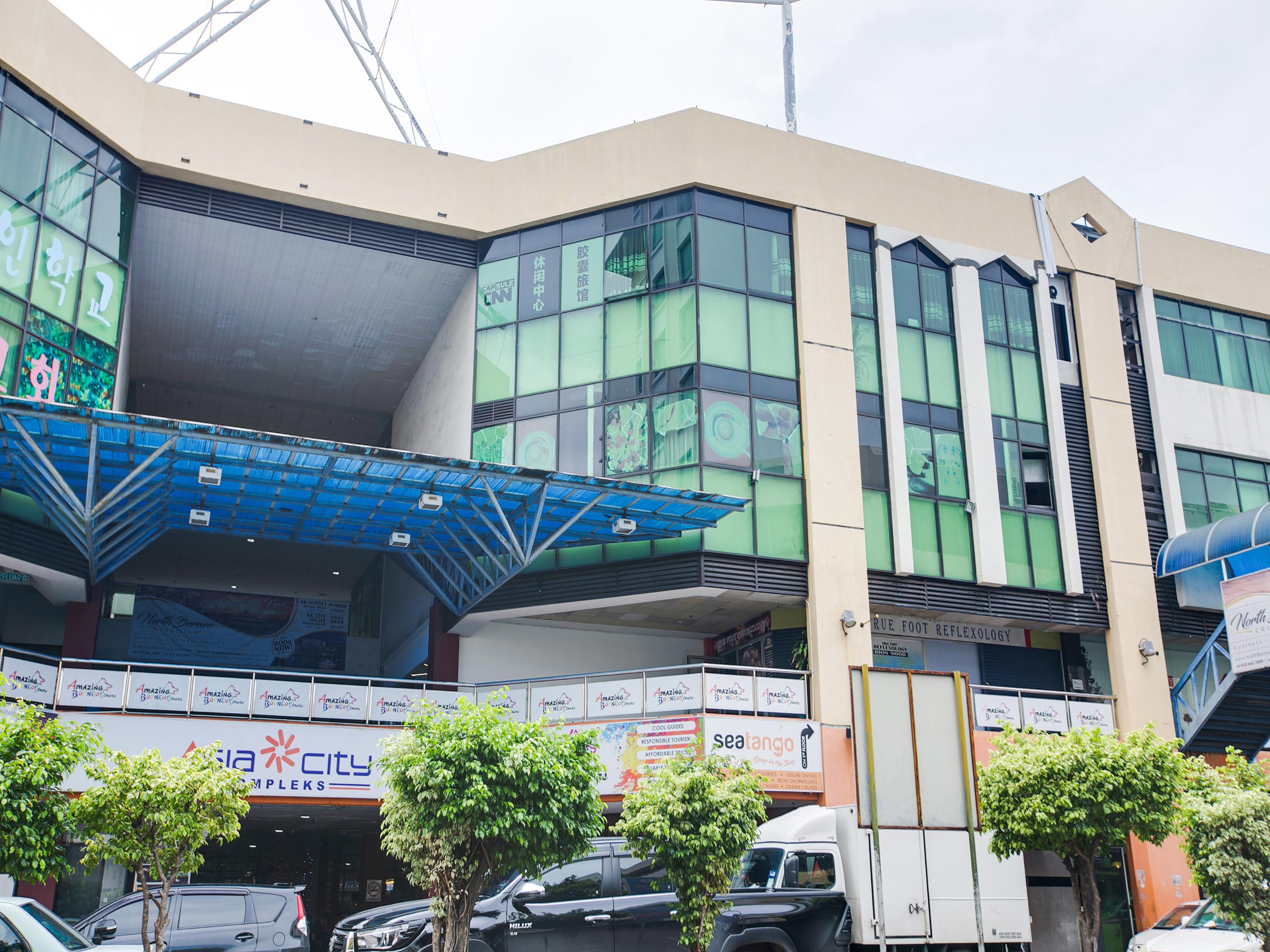 SPOT ON 89726 Capsule Inn Kota Kinabalu Exterior foto