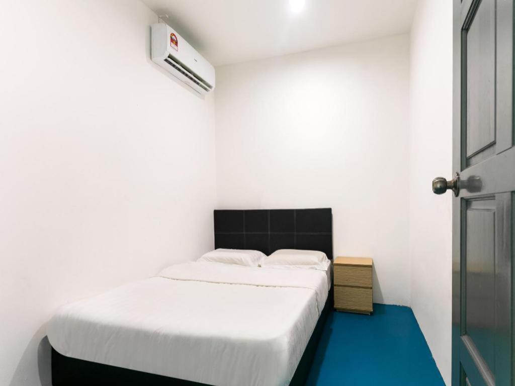 SPOT ON 89726 Capsule Inn Kota Kinabalu Exterior foto