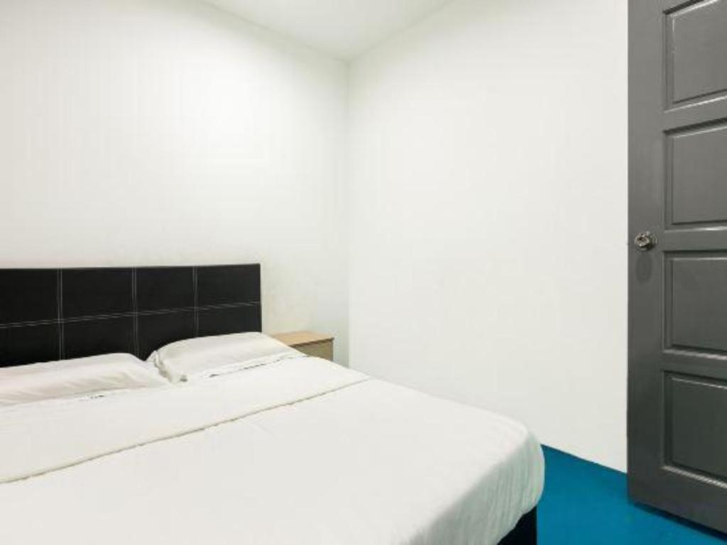 SPOT ON 89726 Capsule Inn Kota Kinabalu Exterior foto