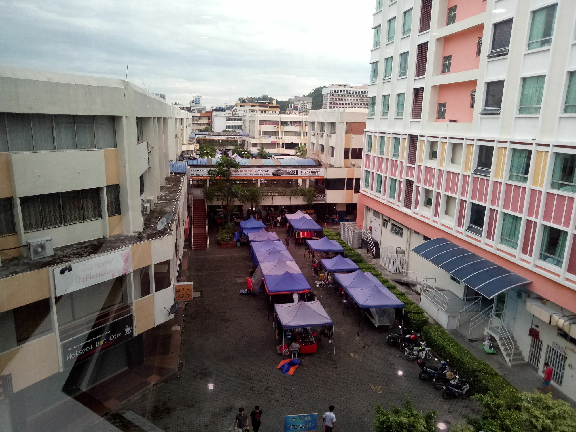 SPOT ON 89726 Capsule Inn Kota Kinabalu Exterior foto
